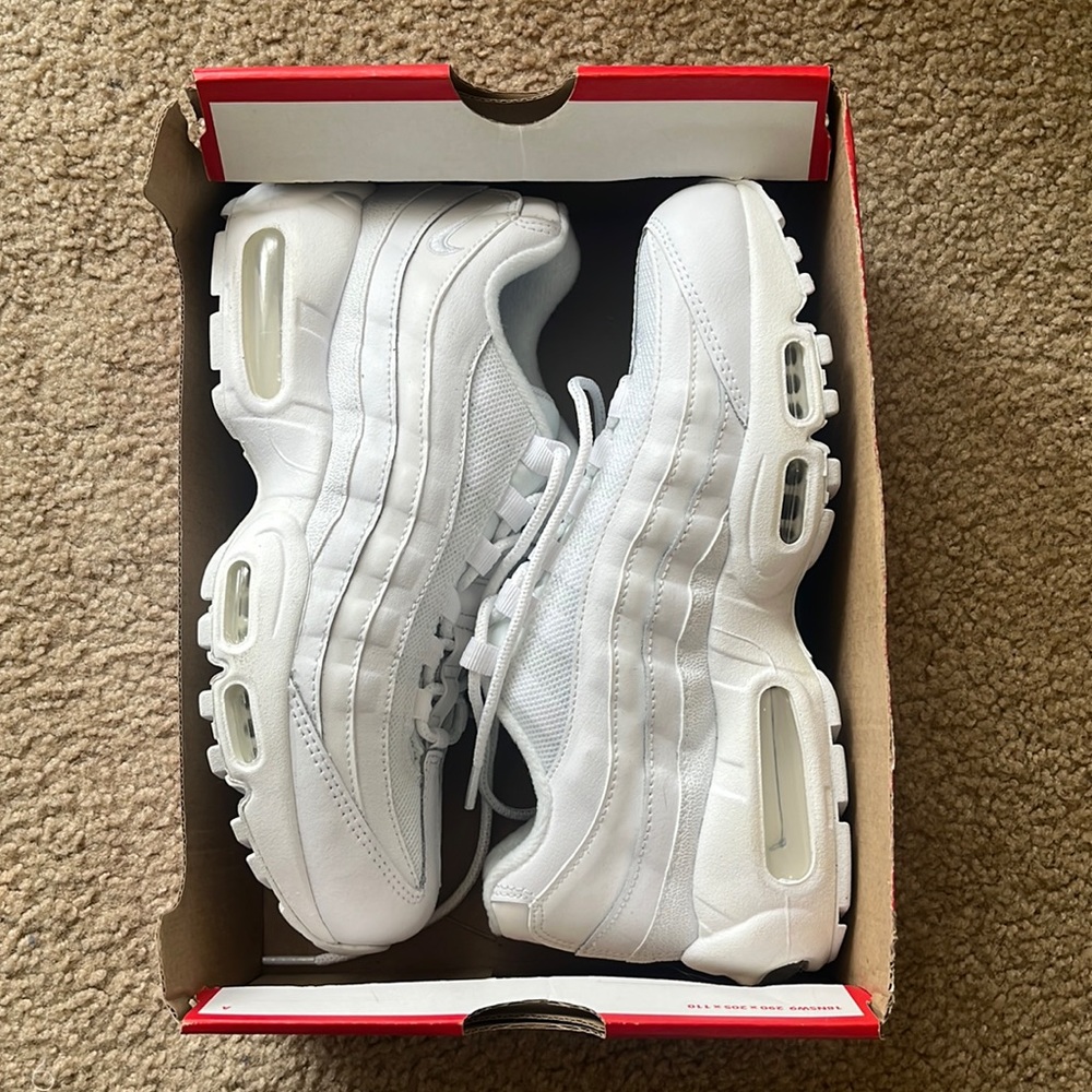 BRAND NEW NIKE AIR MAX 95